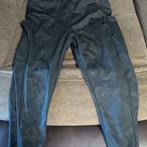 Black Athletic Leggings with Side Pockets